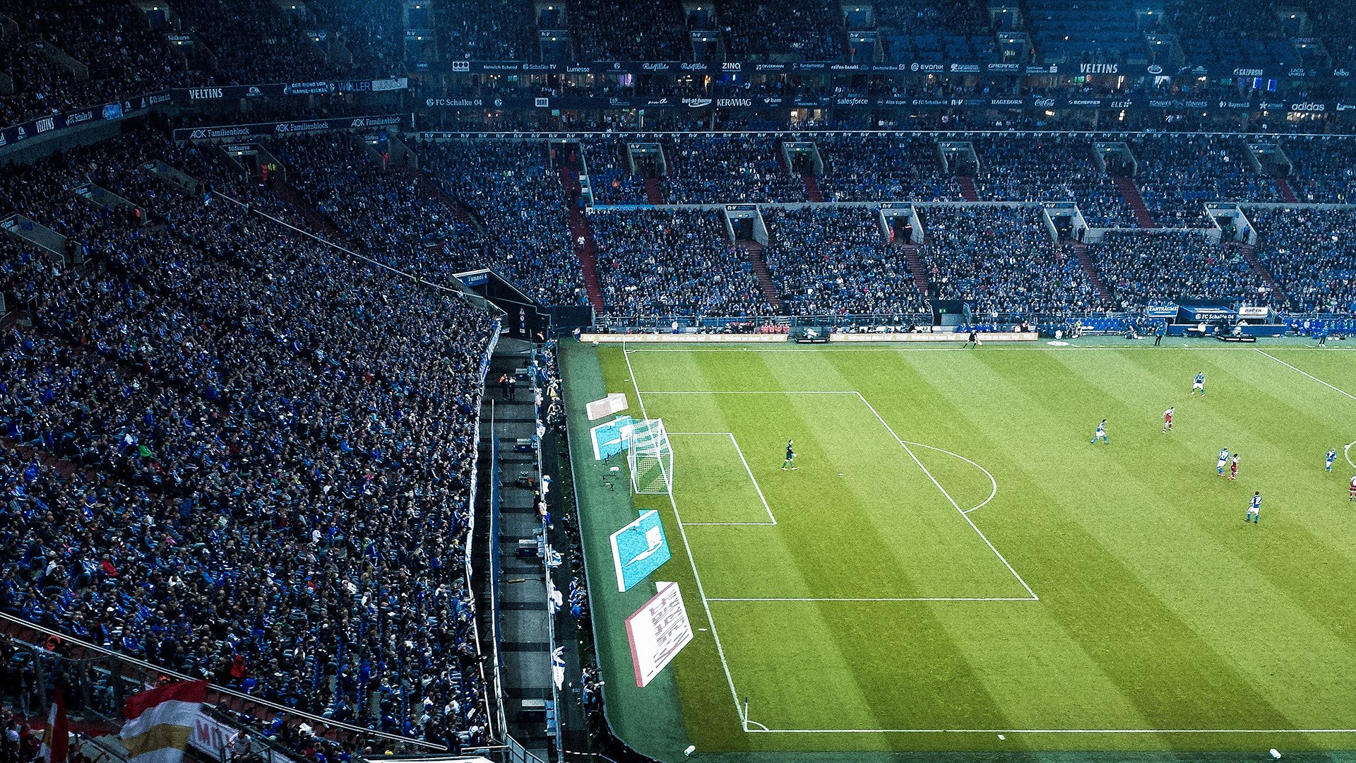 水晶宫主打边路速度形成压制，水晶宫队